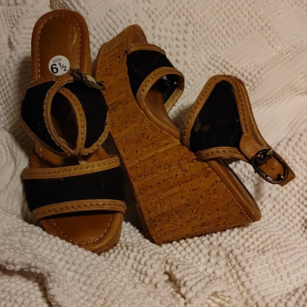 Women’s Black and Tan Wedge Sandals